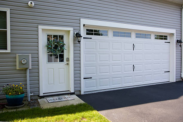 24/7 Emergency Garage Door Panel Replacement experts in Paramount, CA